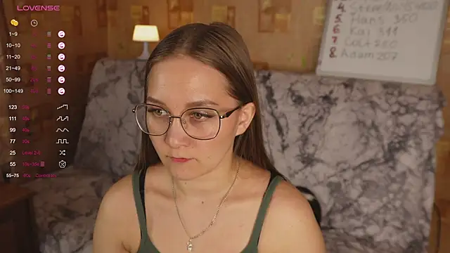 Snapshot of Miatiny chatting on 01-22-25, 01:11 Miatiny online show from 01-22-25, 01:11