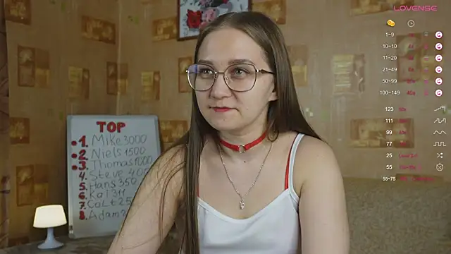 Snapshot of Miatiny chatting on 02-05-25, 02:26 Miatiny online show from 02-05-25, 02:26