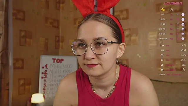 Snapshot of Miatiny chatting on 02-06-25, 03:31 Miatiny online show from 02-06-25, 03:31