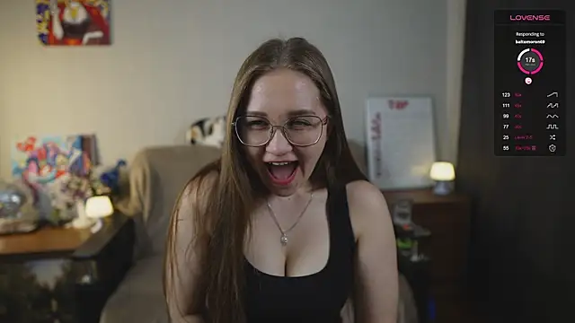 Snapshot of Miatiny chatting on 10-04-25, 04:16 Miatiny online show from 10-04-25, 04:16