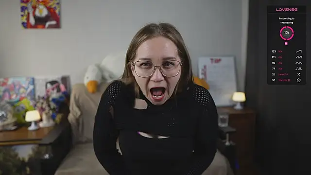 Snapshot of Miatiny chatting on 10-11-25, 04:22 Miatiny online show from 10-11-25, 04:22