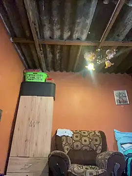 Snapshot of skyfall200 chatting on 10-09-25, 05:05 skyfall200 online show from 10-09-25, 05:05