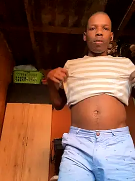 Snapshot of skyfall200 chatting on 12-14-25, 04:01 skyfall200 online show from 12-14-25, 04:01