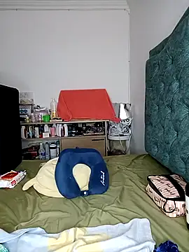 Snapshot of KimPielCanela chatting on 02-15-25, 09:15 KimPielCanela online show from 02-15-25, 09:15