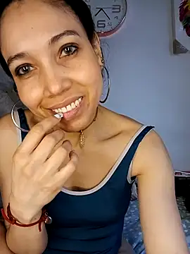 Snapshot of KimPielCanela chatting on 03-12-25, 12:04 KimPielCanela online show from 03-12-25, 12:04