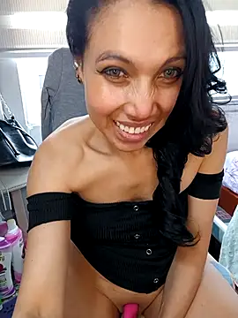 Snapshot of KimPielCanela chatting on 09-20-25, 08:21 KimPielCanela online show from 09-20-25, 08:21