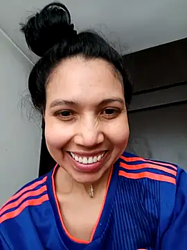 Snapshot of KimPielCanela chatting on 10-01-25, 03:07 KimPielCanela online show from 10-01-25, 03:07