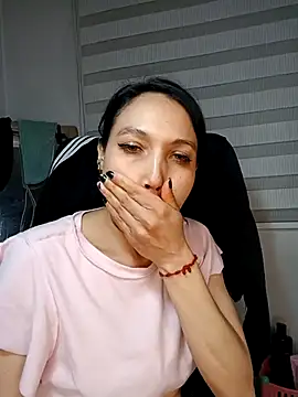 Snapshot of KimPielCanela chatting on 10-02-25, 03:13 KimPielCanela online show from 10-02-25, 03:13