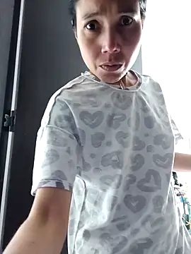 Snapshot of KimPielCanela chatting on 10-03-25, 04:26 KimPielCanela online show from 10-03-25, 04:26