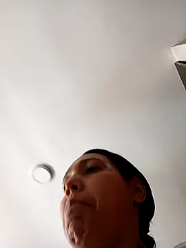 Snapshot of KimPielCanela chatting on 11-15-25, 03:19 KimPielCanela online show from 11-15-25, 03:19