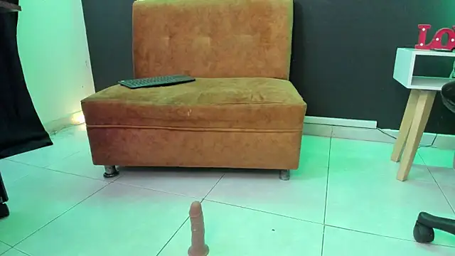 Snapshot of emma_sexxy chatting on 02-18-25, 02:16 emma sexxy online show from 02-18-25, 02:16