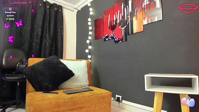 Snapshot of emma_sexxy chatting on 03-05-25, 11:06 emma sexxy online show from 03-05-25, 11:06