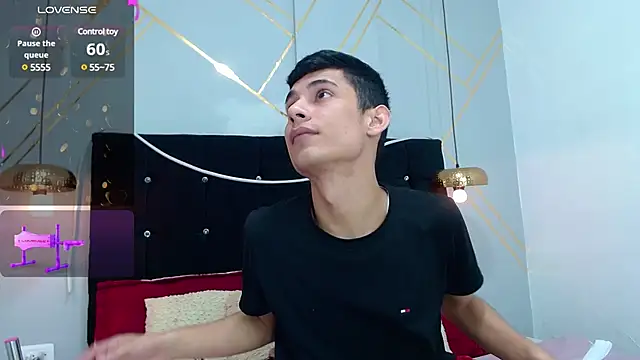 Snapshot of Oliver_king_sex chatting on 01-03-25, 04:37 Oliver king sex online show from 01-03-25, 04:37