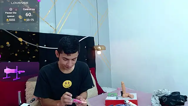 Snapshot of Oliver_king_sex chatting on 01-04-25, 04:54 Oliver king sex online show from 01-04-25, 04:54