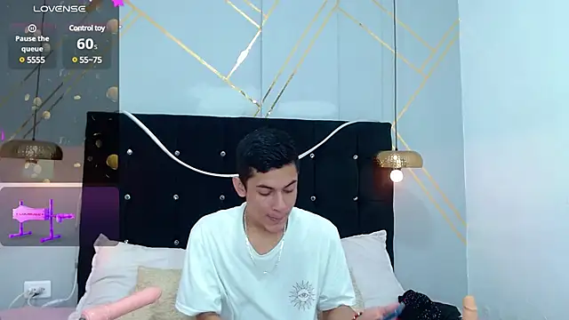 Snapshot of Oliver_king_sex chatting on 01-07-25, 04:05 Oliver king sex online show from 01-07-25, 04:05