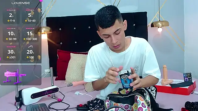 Snapshot of Oliver_king_sex chatting on 01-10-25, 04:09 Oliver king sex online show from 01-10-25, 04:09