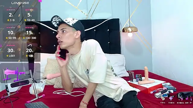 Snapshot of Oliver_king_sex chatting on 01-11-25, 03:42 Oliver king sex online show from 01-11-25, 03:42