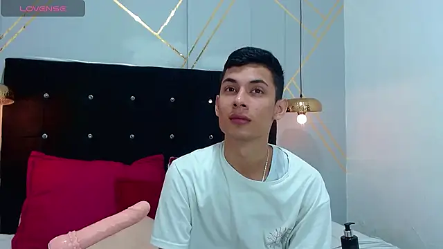 Snapshot of Oliver_king_sex chatting on 01-25-25, 03:09 Oliver king sex online show from 01-25-25, 03:09