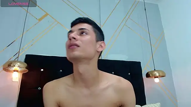 Snapshot of Oliver_king_sex chatting on 01-25-25, 06:13 Oliver king sex online show from 01-25-25, 06:13