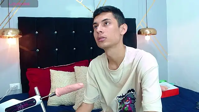 Snapshot of Oliver_king_sex chatting on 01-29-25, 05:02 Oliver king sex online show from 01-29-25, 05:02