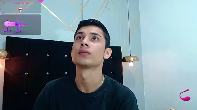 Snapshot of Oliver_king_sex chatting on 02-06-25, 06:46 Oliver king sex online show from 02-06-25, 06:46