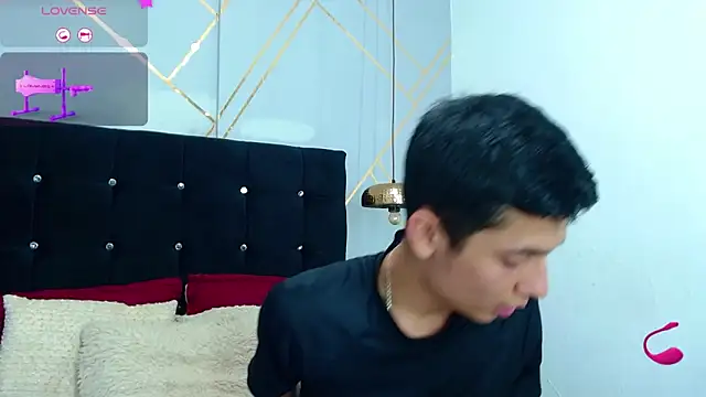 Snapshot of Oliver_king_sex chatting on 02-07-25, 06:56 Oliver king sex online show from 02-07-25, 06:56