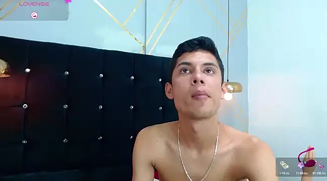 Snapshot of Oliver_king_sex chatting on 02-08-25, 01:00 Oliver king sex online show from 02-08-25, 01:00