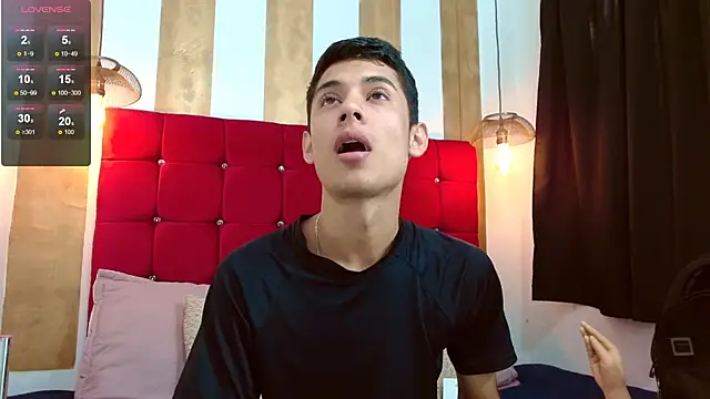 Snapshot of Oliver_king_sex chatting on 02-08-25, 03:00 Oliver king sex online show from 02-08-25, 03:00