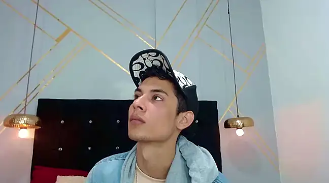 Snapshot of Oliver_king_sex chatting on 02-10-25, 04:47 Oliver king sex online show from 02-10-25, 04:47