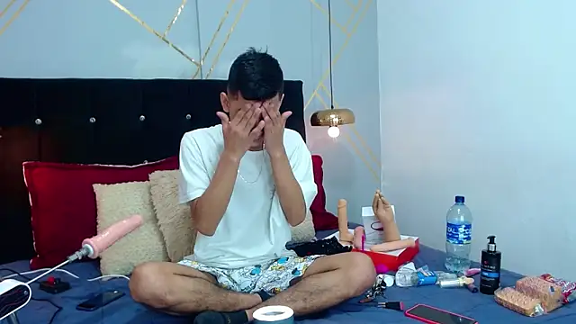 Snapshot of Oliver_king_sex chatting on 02-13-25, 03:35 Oliver king sex online show from 02-13-25, 03:35