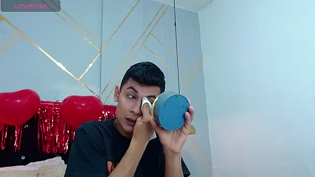 Snapshot of Oliver_king_sex chatting on 02-18-25, 05:31 Oliver king sex online show from 02-18-25, 05:31