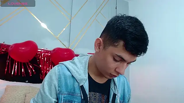 Snapshot of Oliver_king_sex chatting on 02-19-25, 05:38 Oliver king sex online show from 02-19-25, 05:38