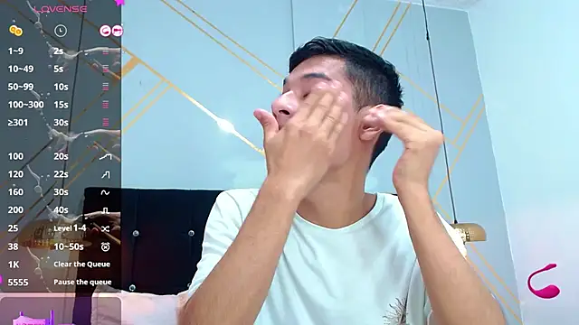 Snapshot of Oliver_king_sex chatting on 02-25-25, 05:36 Oliver king sex online show from 02-25-25, 05:36