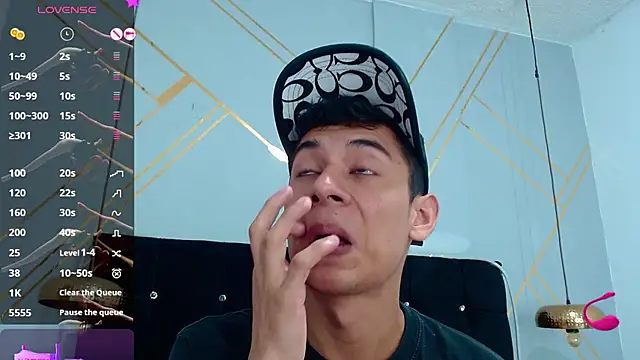 Snapshot of Oliver_king_sex chatting on 03-03-25, 05:50 Oliver king sex online show from 03-03-25, 05:50