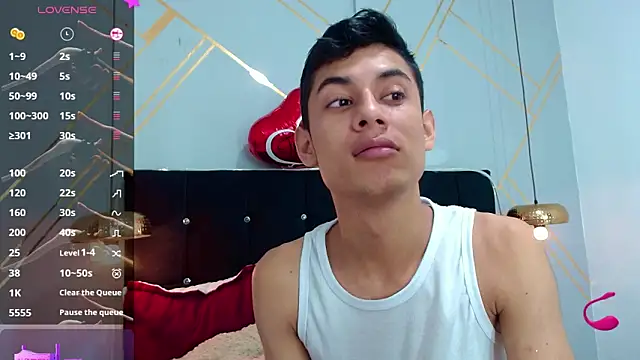 Snapshot of Oliver_king_sex chatting on 03-05-25, 05:29 Oliver king sex online show from 03-05-25, 05:29