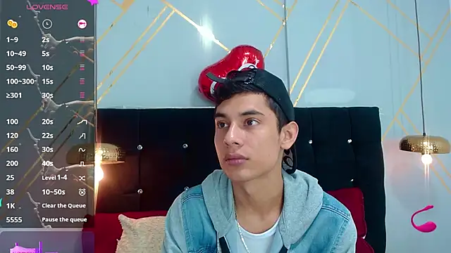 Snapshot of Oliver_king_sex chatting on 03-10-25, 05:39 Oliver king sex online show from 03-10-25, 05:39