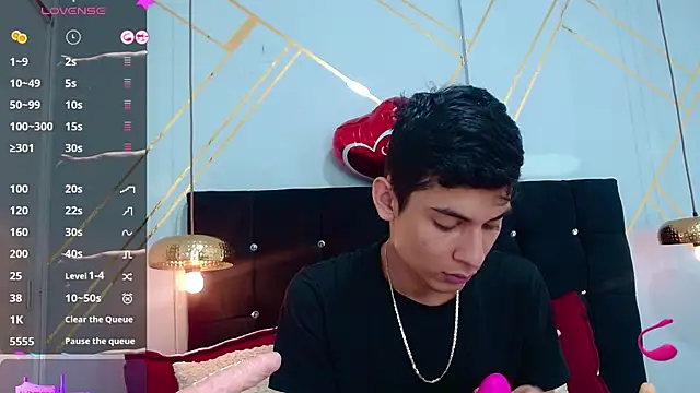 Snapshot of Oliver_king_sex chatting on 03-13-25, 05:50 Oliver king sex online show from 03-13-25, 05:50