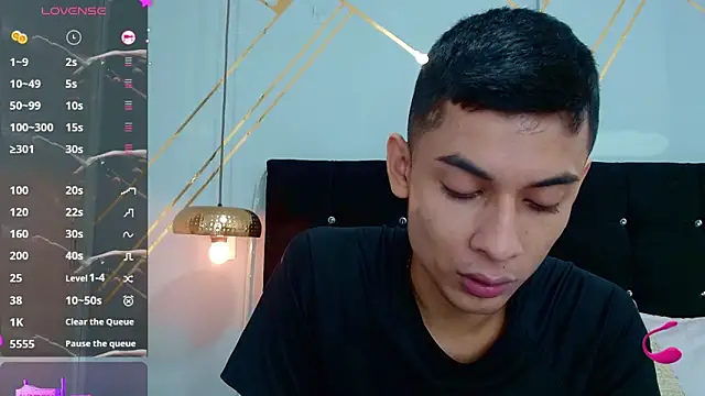 Snapshot of Oliver_king_sex chatting on 03-18-25, 05:42 Oliver king sex online show from 03-18-25, 05:42