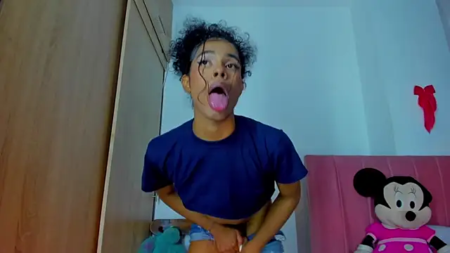 Snapshot of bloom444 chatting on 12-15-24, 03:45 bloom444 online show from 12-15-24, 03:45