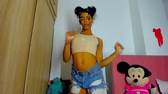 Snapshot of bloom444 chatting on 12-19-24, 10:13 bloom444 online show from 12-19-24, 10:13