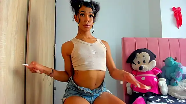 Snapshot of bloom444 chatting on 12-19-24, 01:18 bloom444 online show from 12-19-24, 01:18