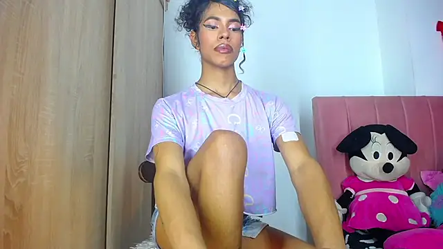 Snapshot of bloom444 chatting on 01-25-25, 12:47 bloom444 online show from 01-25-25, 12:47