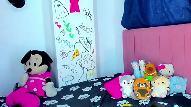 Snapshot of bloom444 chatting on 09-11-25, 10:43 bloom444 online show from 09-11-25, 10:43