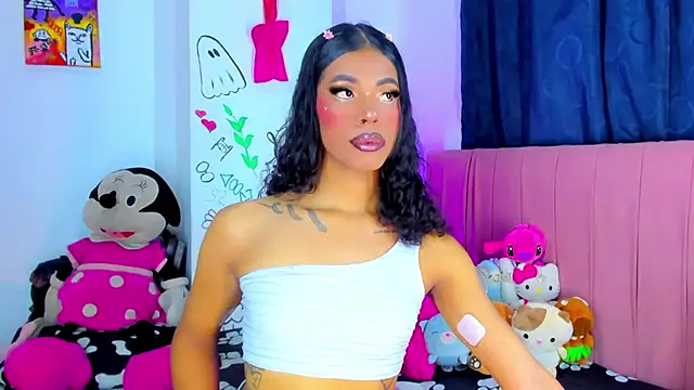 Snapshot of bloom444 chatting on 09-23-25, 10:35 bloom444 online show from 09-23-25, 10:35