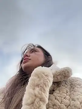 Holly Molii online show from 01-17-25, 05:21