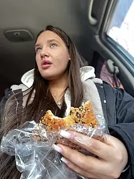 Holly Molii online show from 03-06-25, 09:25