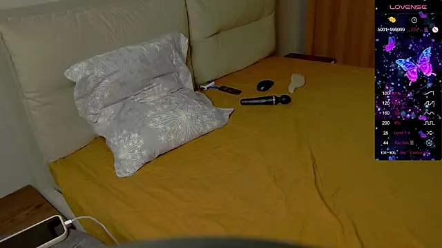 Holly Molii online show from 10-11-25, 02:11