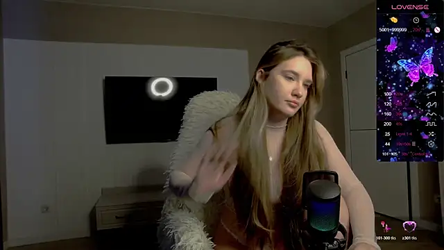 Holly Molii online show from 11-22-25, 07:18