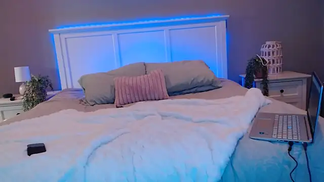 Naughty pussy2cum online show from 01-03-25, 10:29