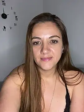 Snapshot of Shianrose chatting on 01-12-25, 07:00 Shianrose online show from 01-12-25, 07:00